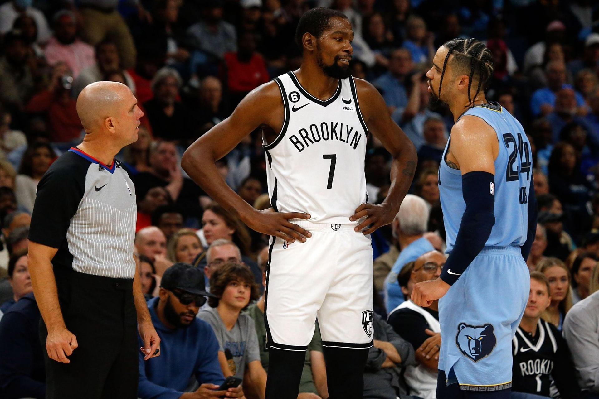 杜兰特连续三场比赛得分超过败北，篮网不断突破！赛场气氛高涨的简单介绍